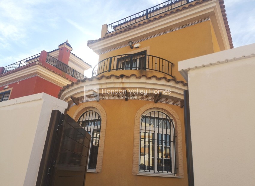 Herverkoop - D. House - Detached Villa - Montesinos - La Herrada