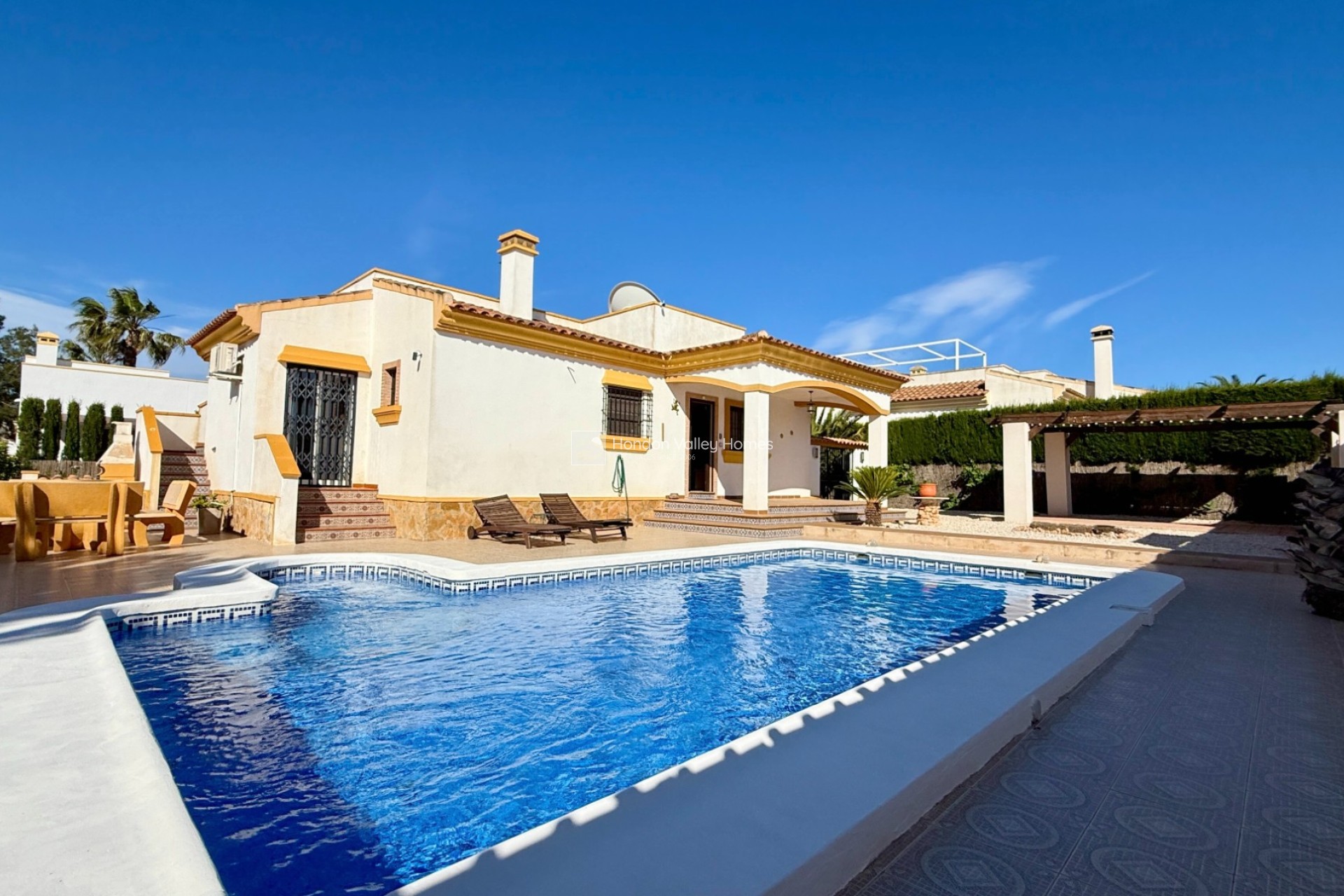 Herverkoop - Villa - Hondón de las Nieves