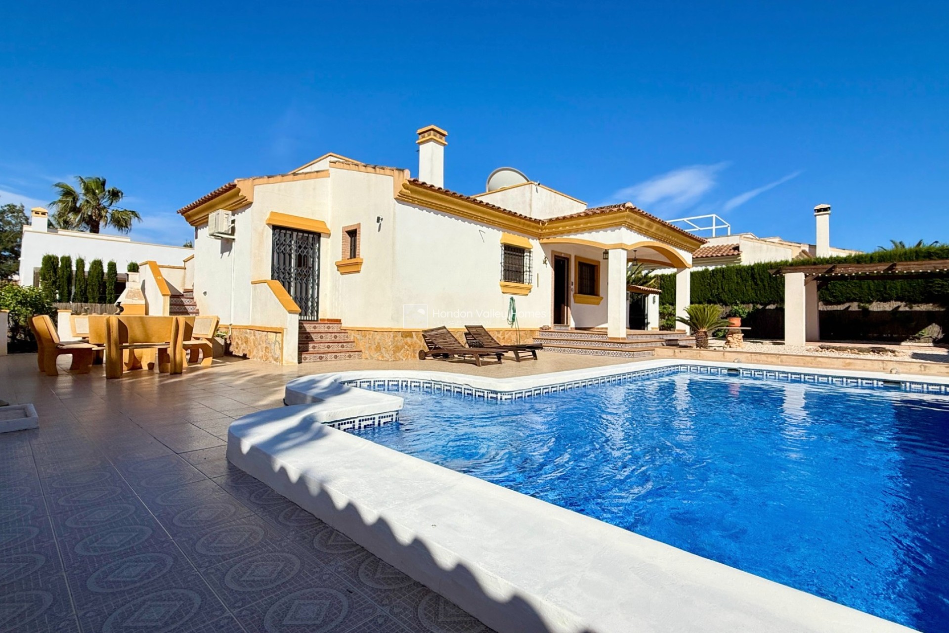 Herverkoop - Villa - Hondón de las Nieves