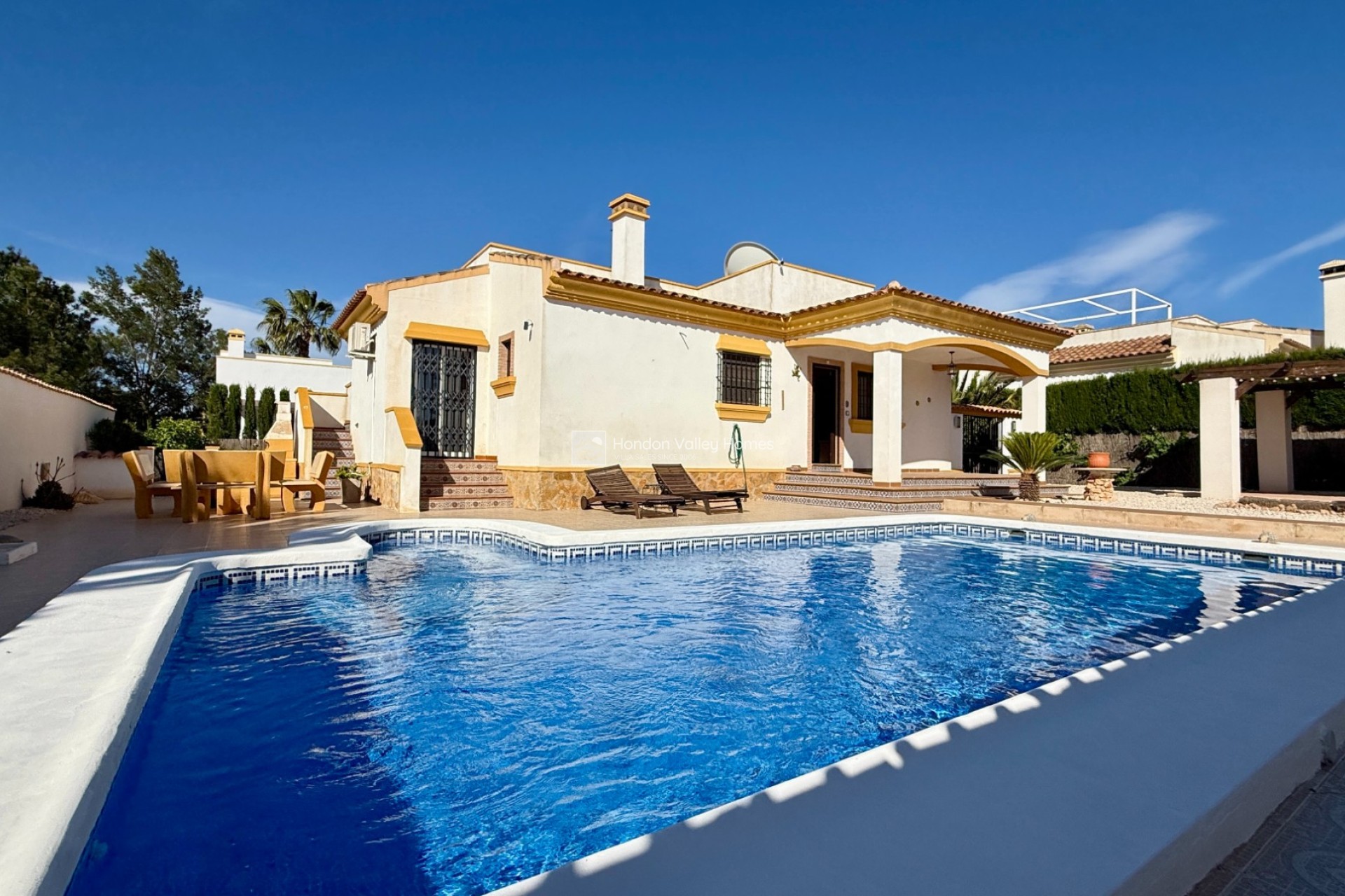 Herverkoop - Villa - Hondón de las Nieves