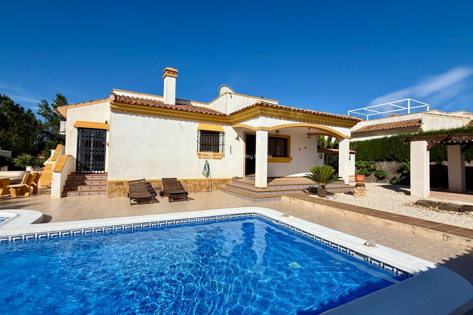 Herverkoop - Villa - Hondón de las Nieves