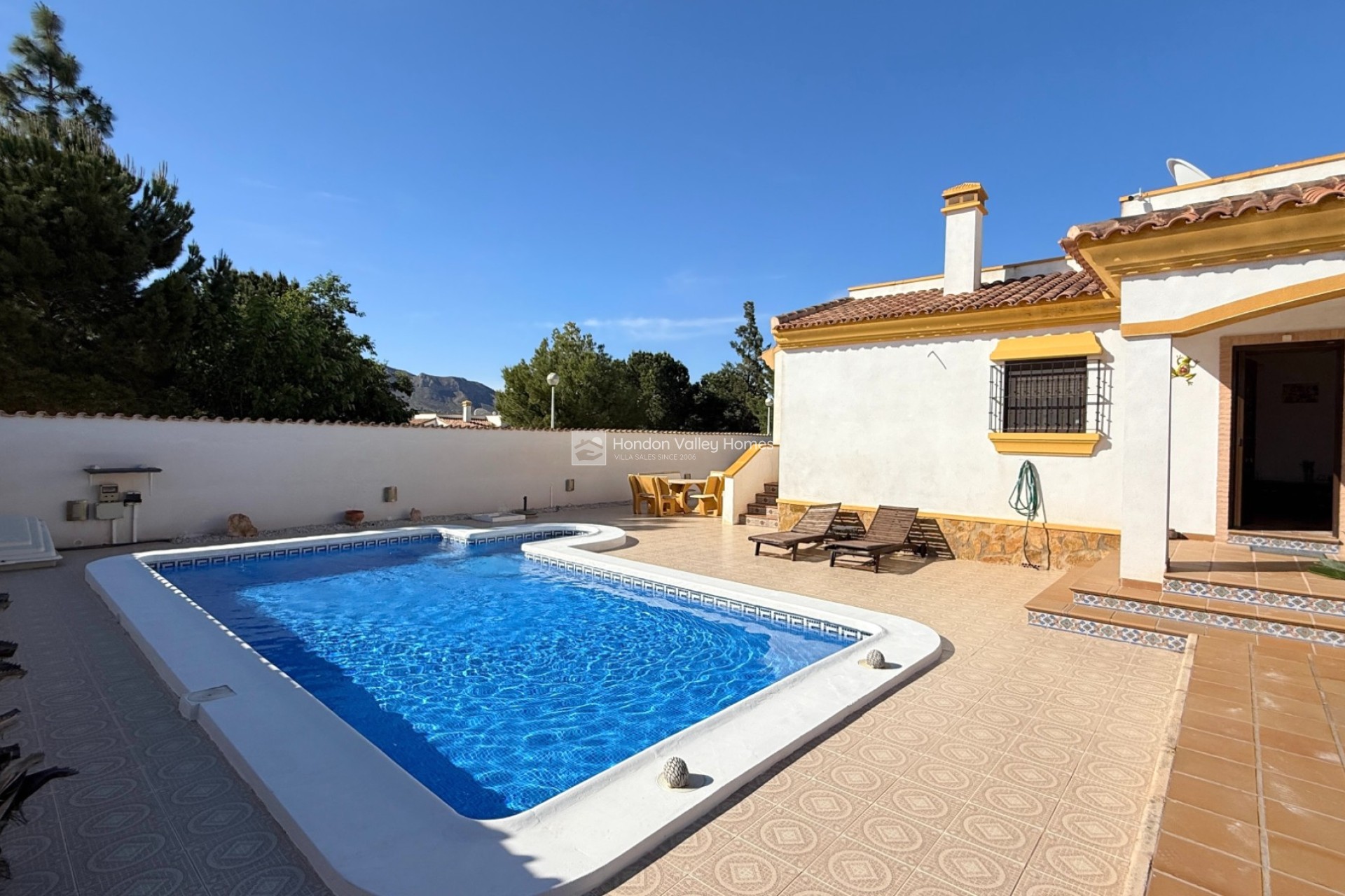 Herverkoop - Villa - Hondón de las Nieves