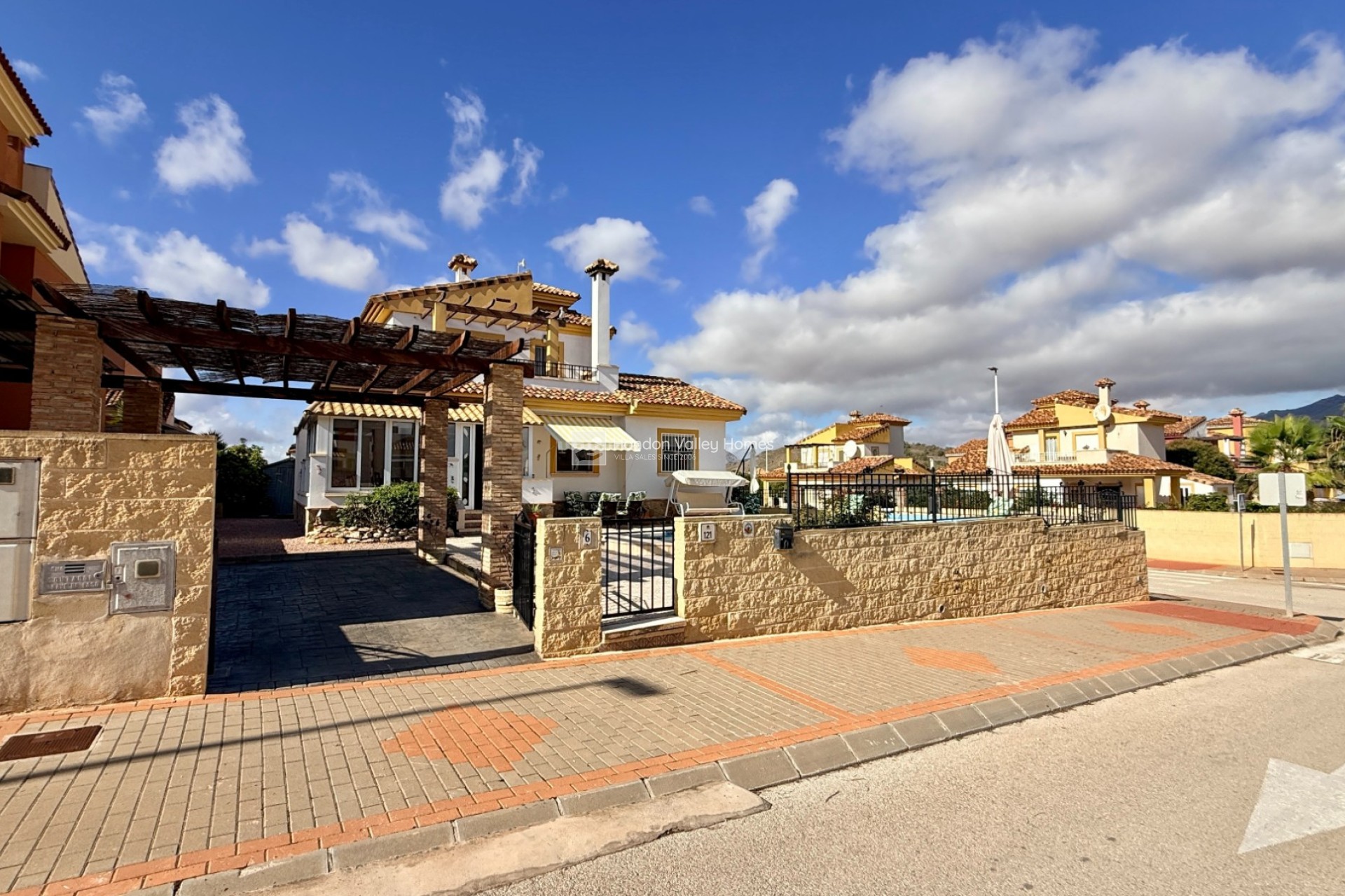 Herverkoop - Villa - Hondón de las Nieves