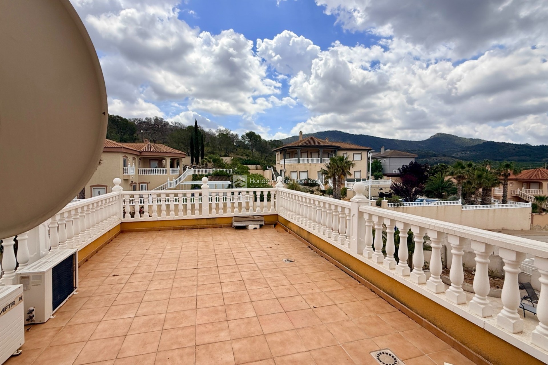 Herverkoop - Villa - Hondón de las Nieves