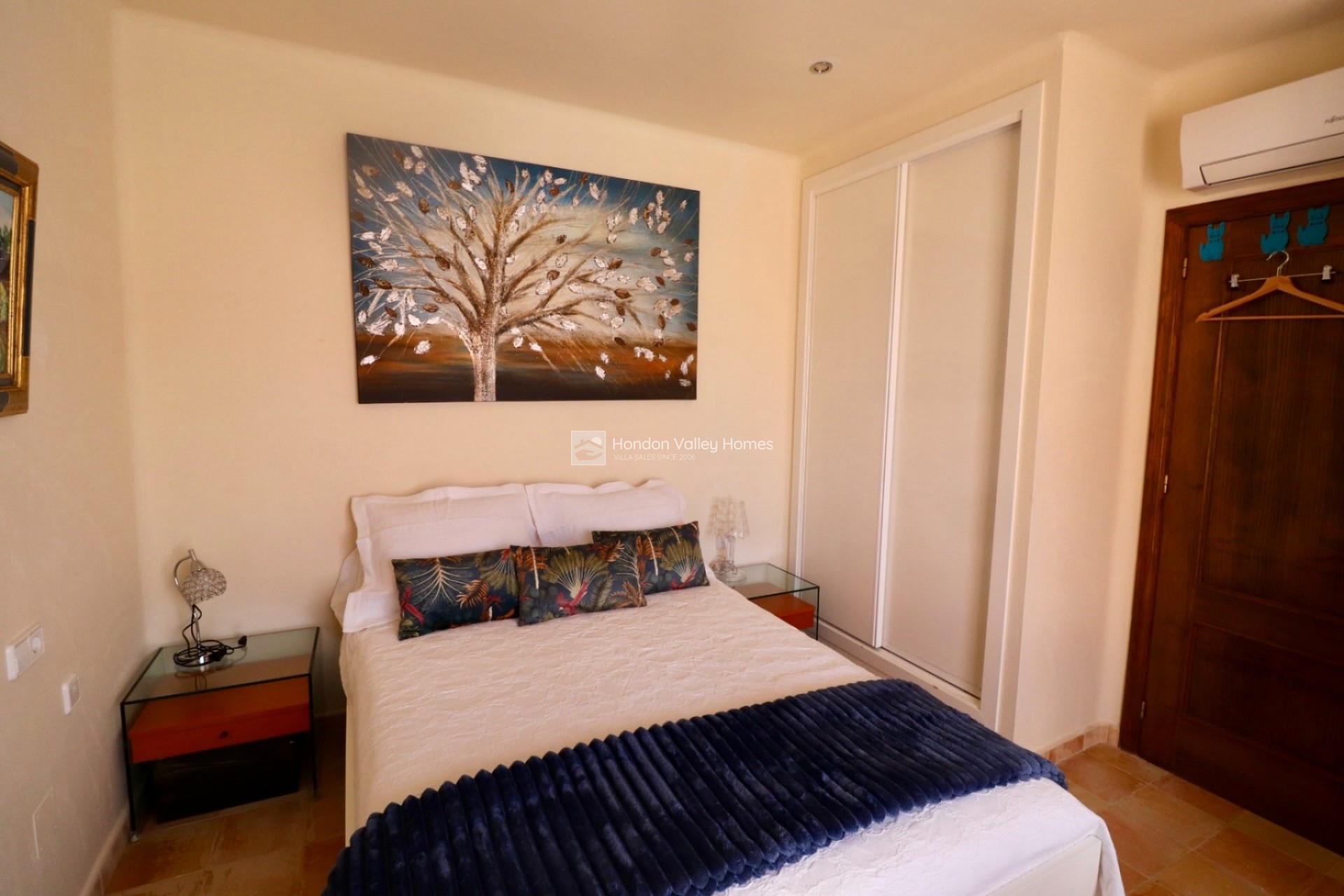 Resale - 4. House - Detached Villa - Fortuna