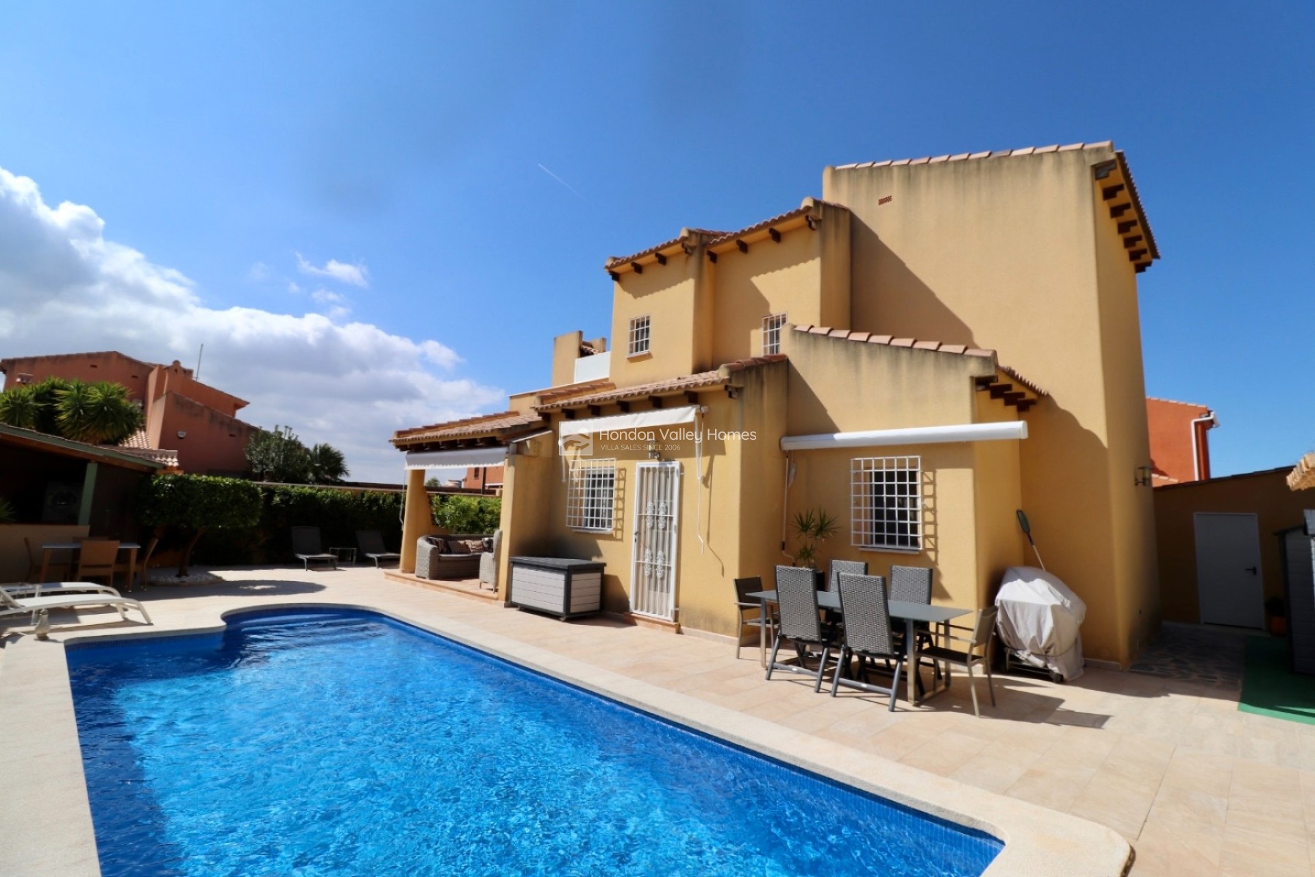 Resale - 4. House - Detached Villa - Fortuna