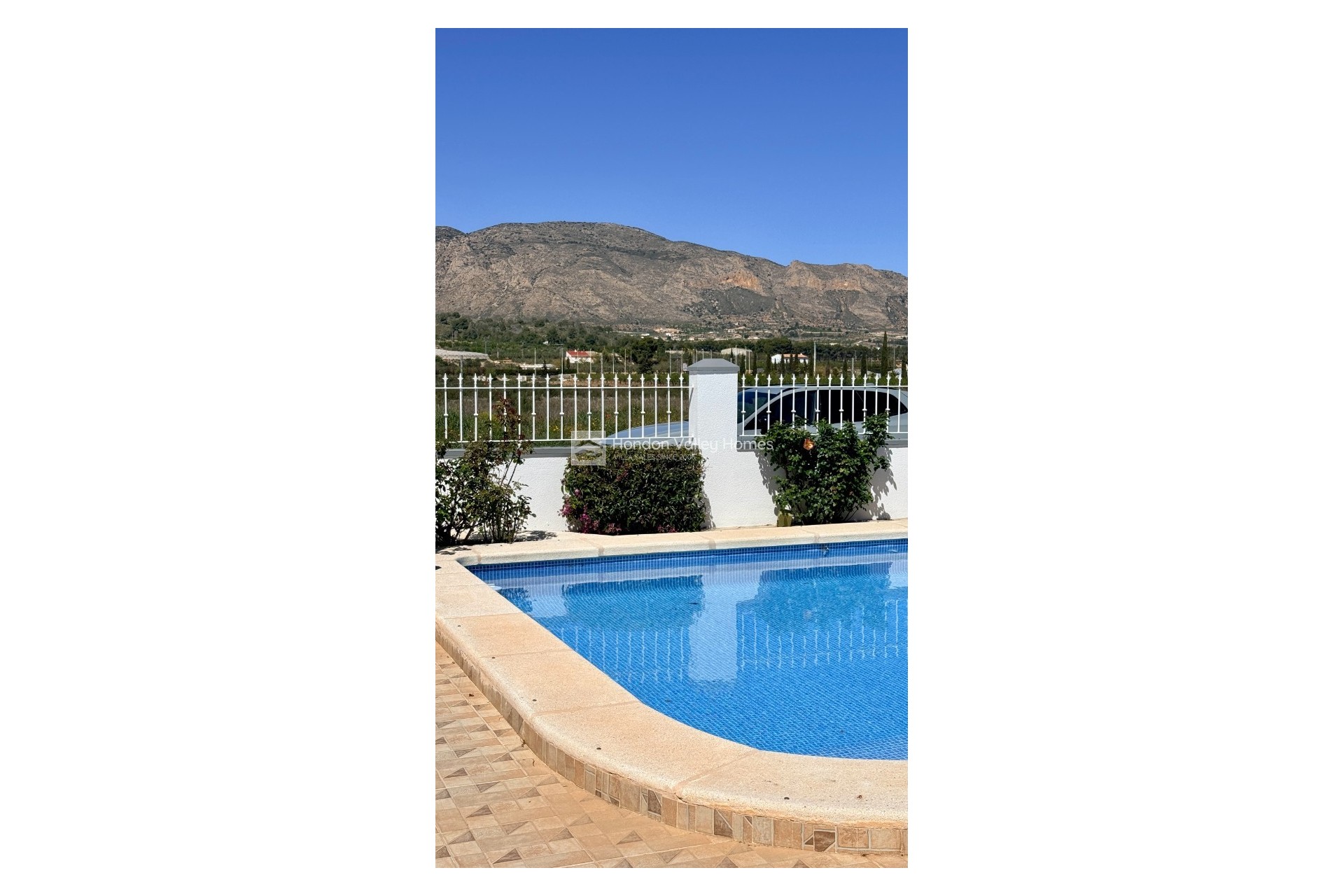 Resale - 4. House - Detached Villa - Hondón de las Nieves