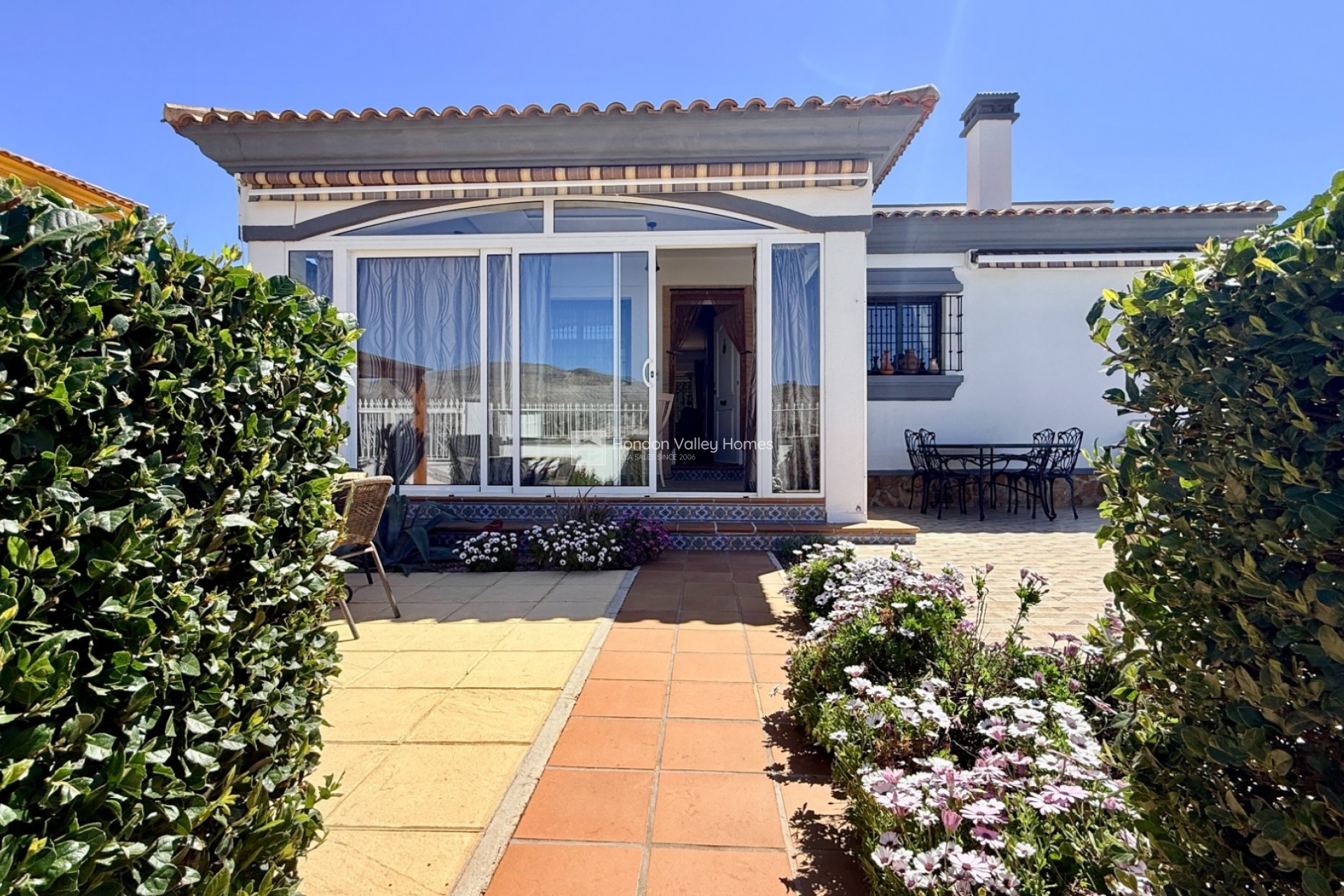 Resale - 4. House - Detached Villa - Hondón de las Nieves