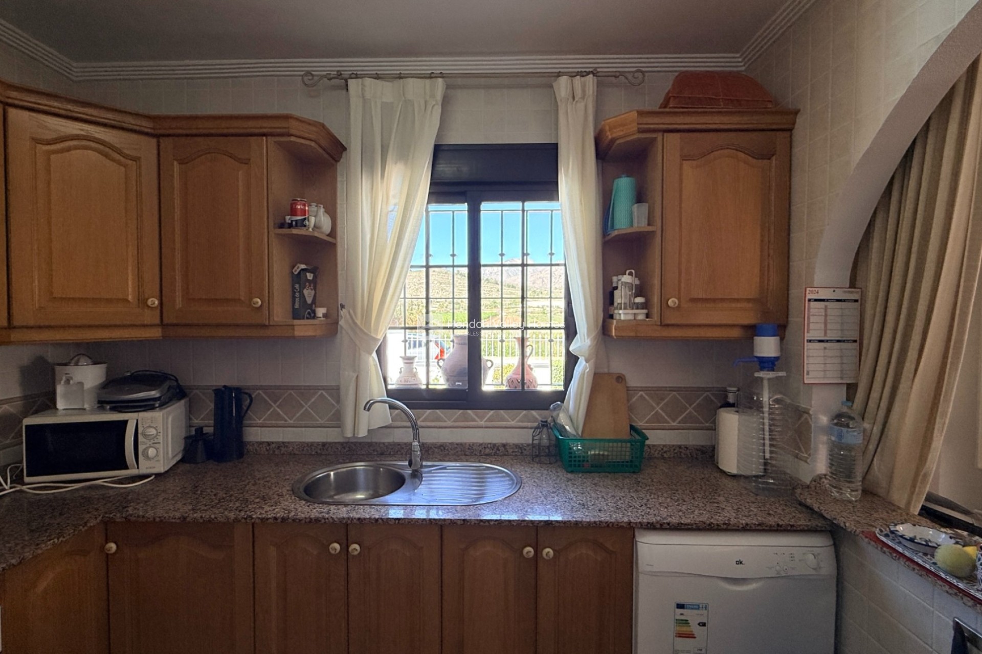 Resale - 4. House - Detached Villa - Hondón de las Nieves