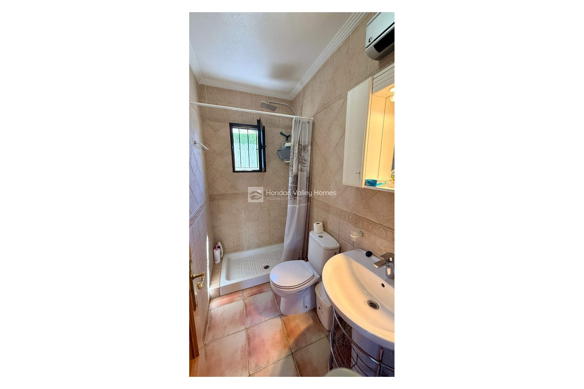 Resale - 4. House - Detached Villa - Hondón de las Nieves