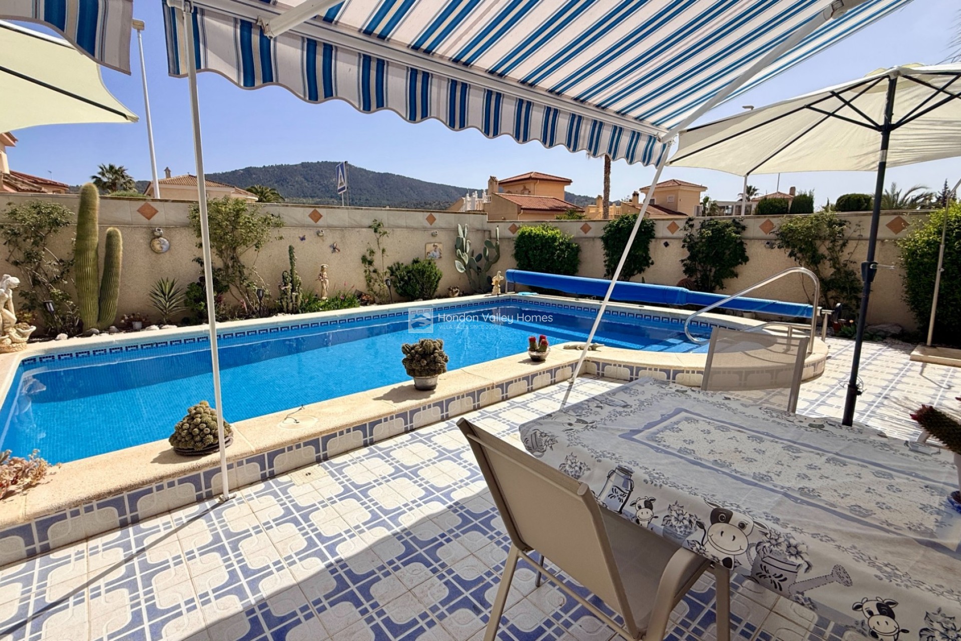 Resale - 4. House - Detached Villa - Hondón de las Nieves