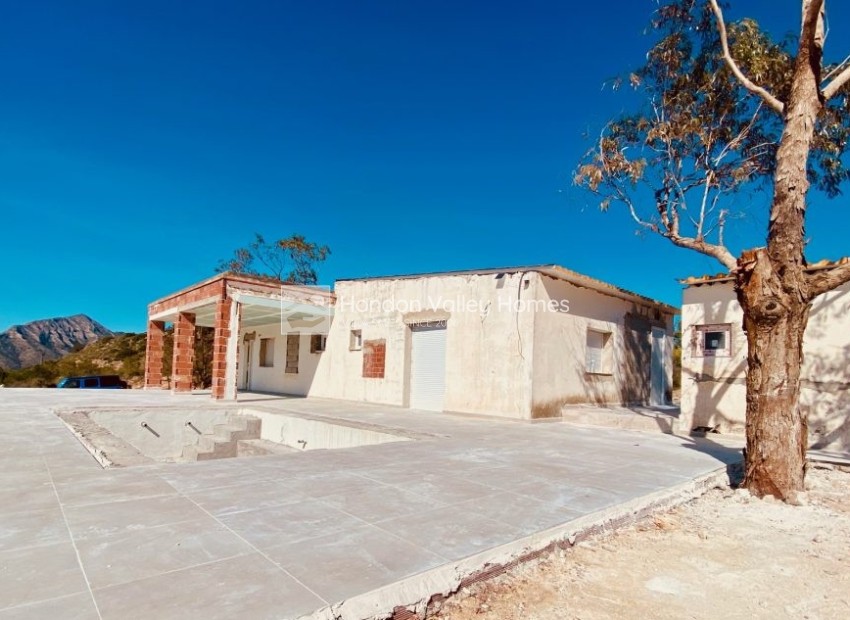 Resale - 4. House - Detached Villa - Hondón de las Nieves