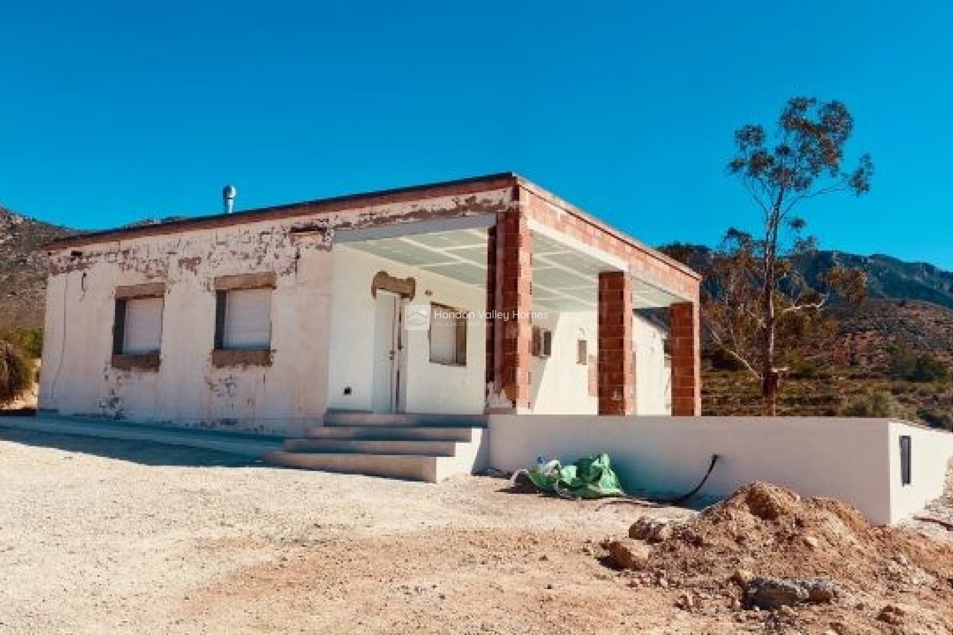 Resale - 4. House - Detached Villa - Hondón de las Nieves
