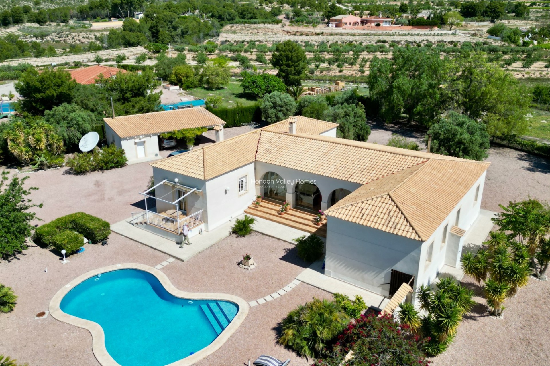 Resale - 5. Finca / Country Property - La Romana