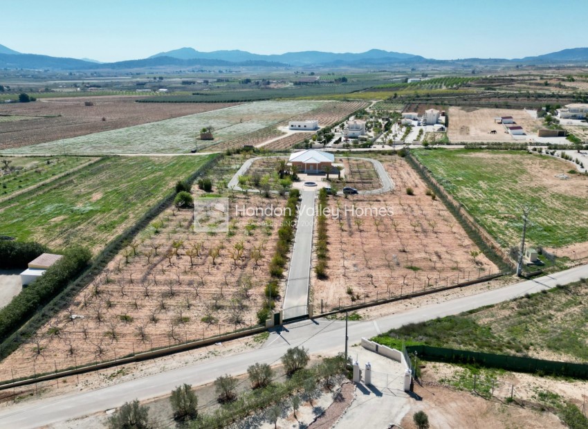 Resale - 5. Finca / Country Property - Pinoso