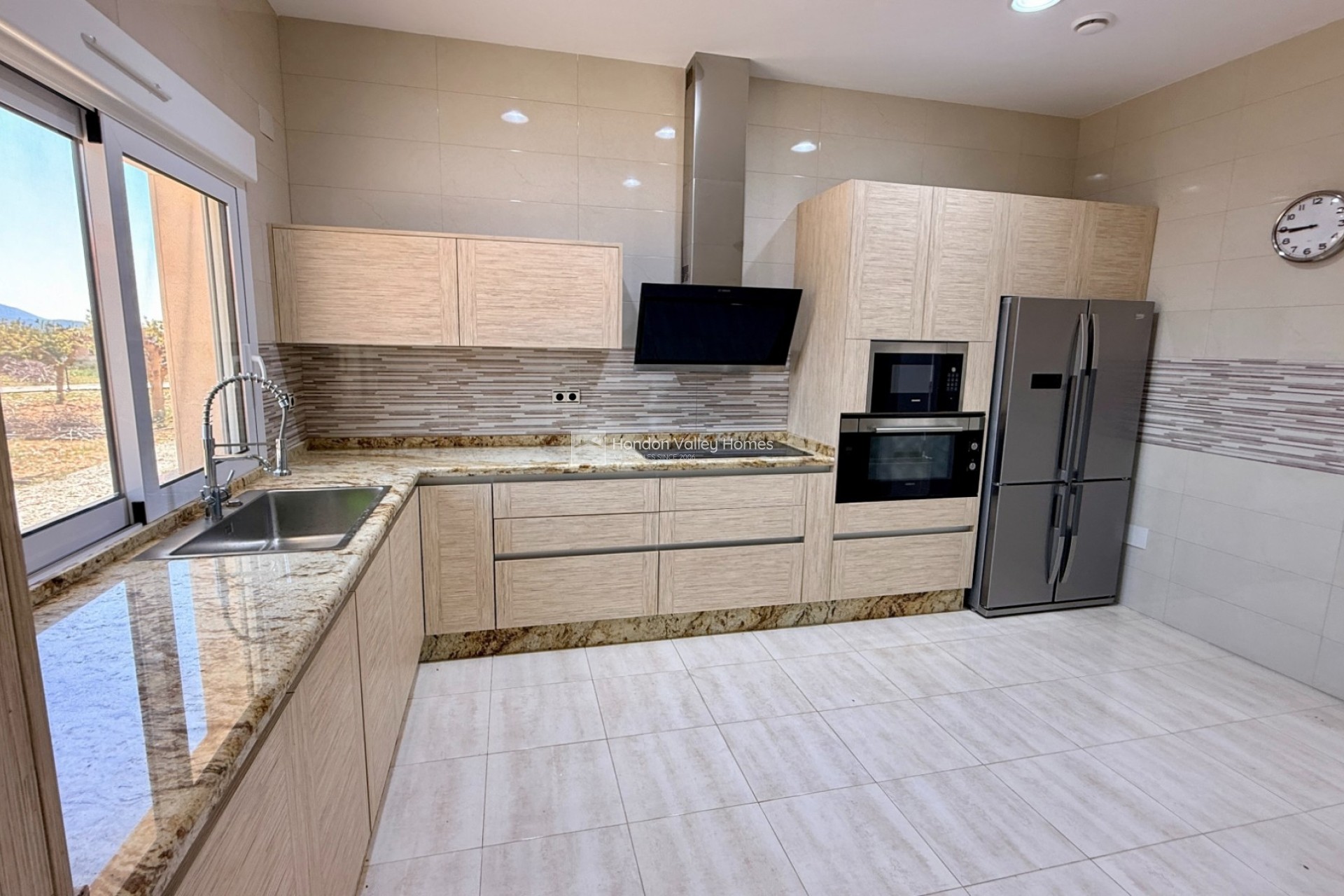 Resale - 5. Finca / Country Property - Pinoso