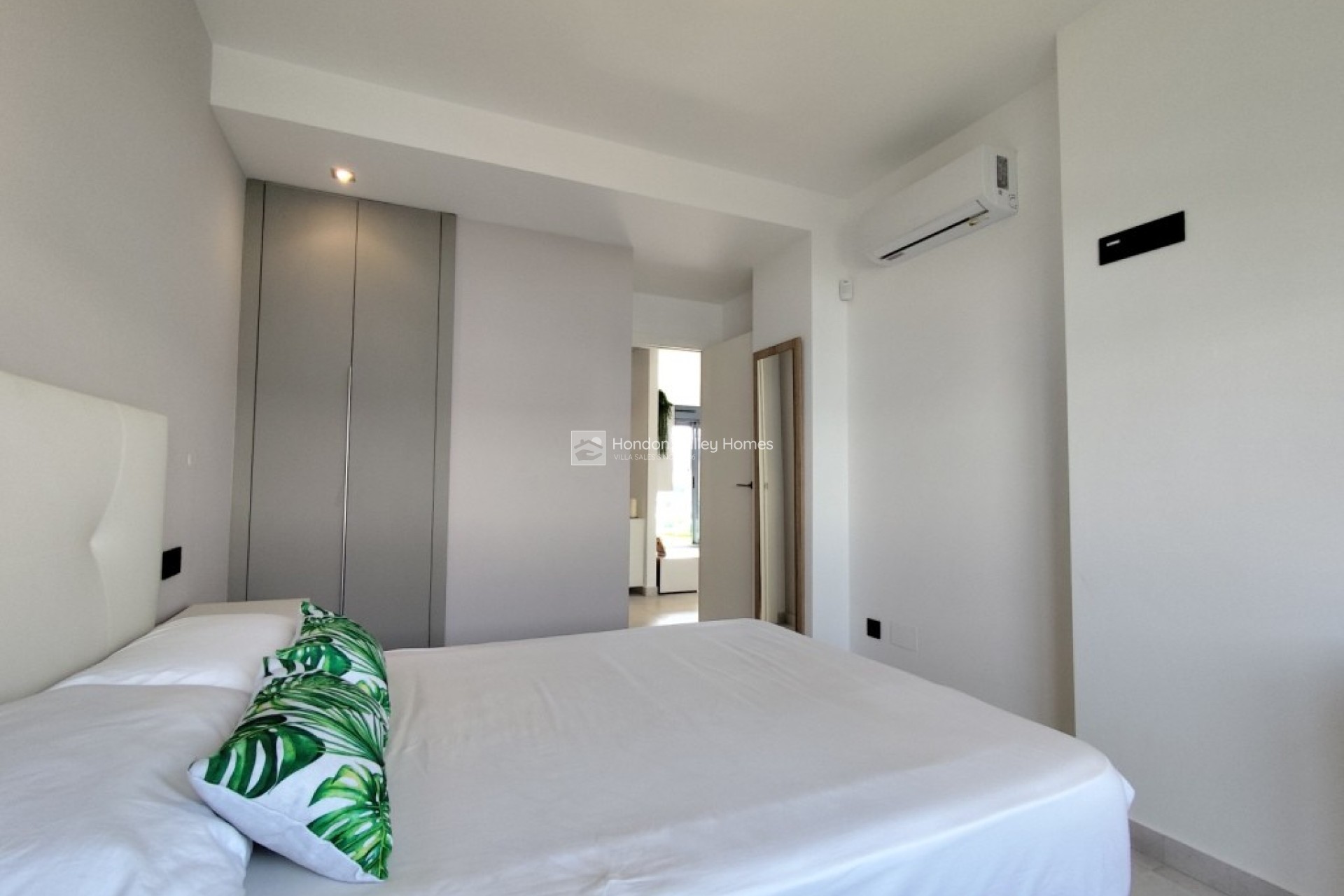 Resale - Apartment - Unknown