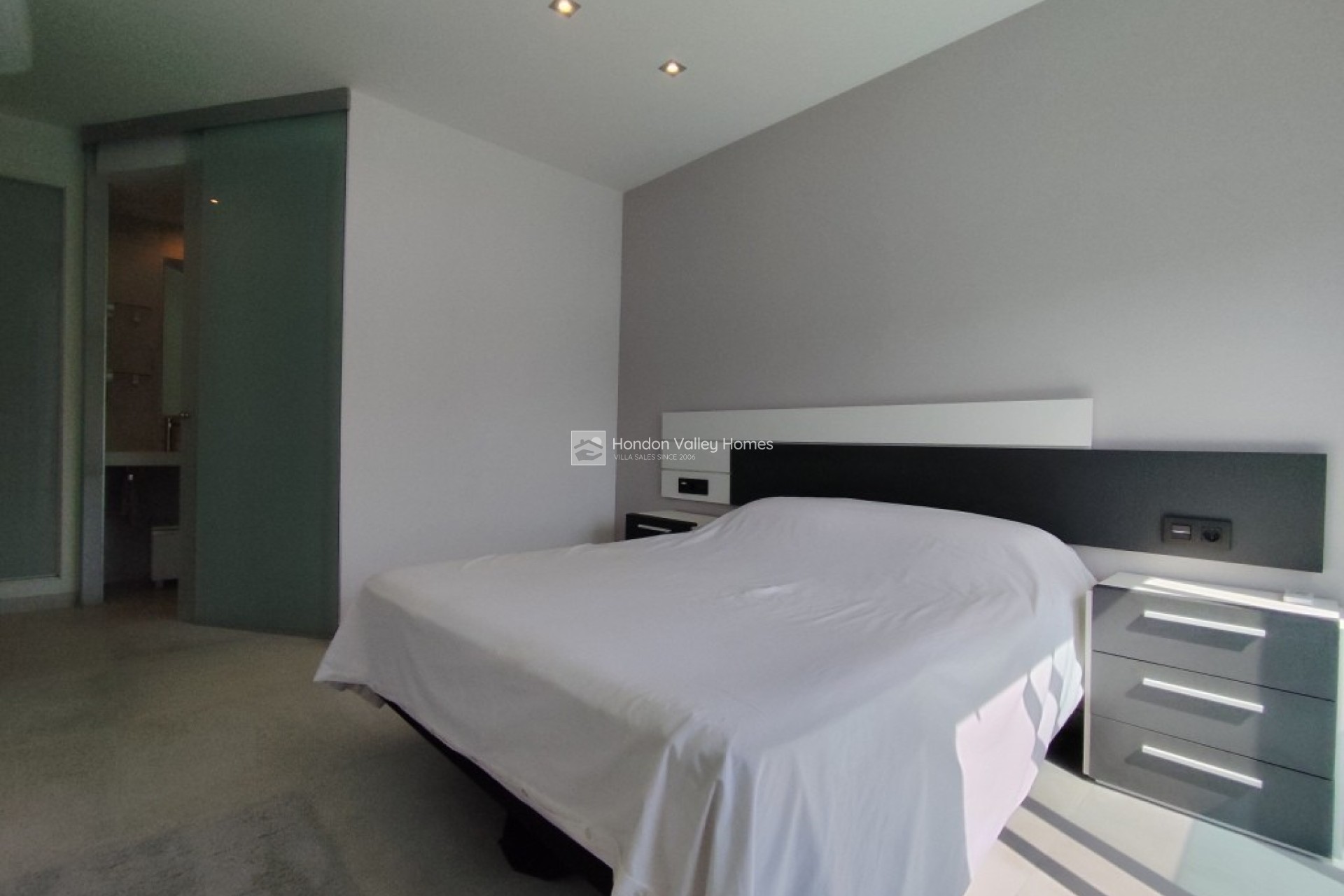 Resale - Apartment - Unknown