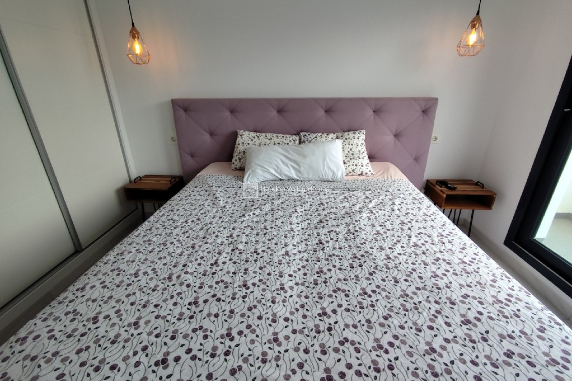 Resale - Apartment - Unknown