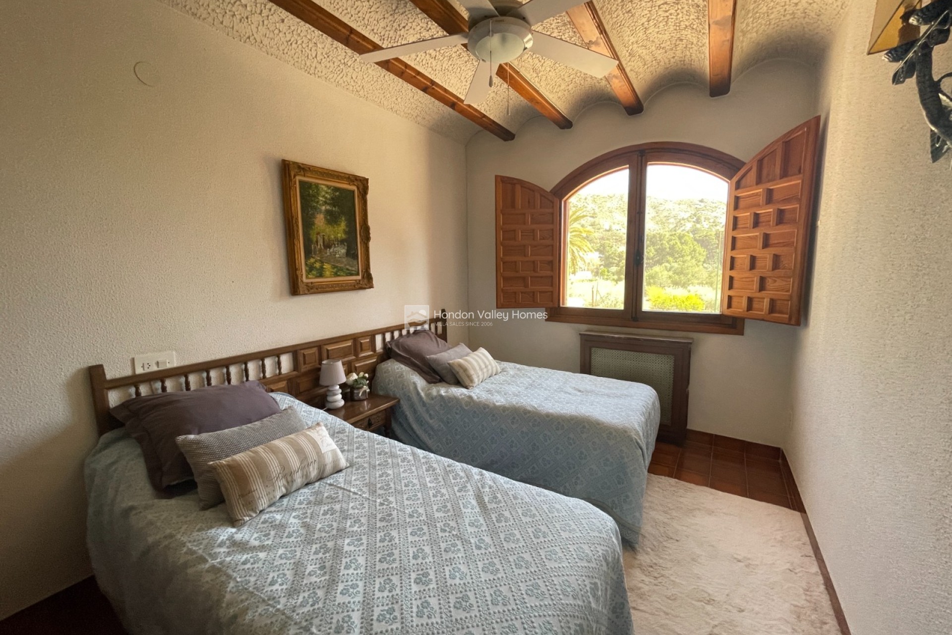 Resale - Finca / Country Property - Elda