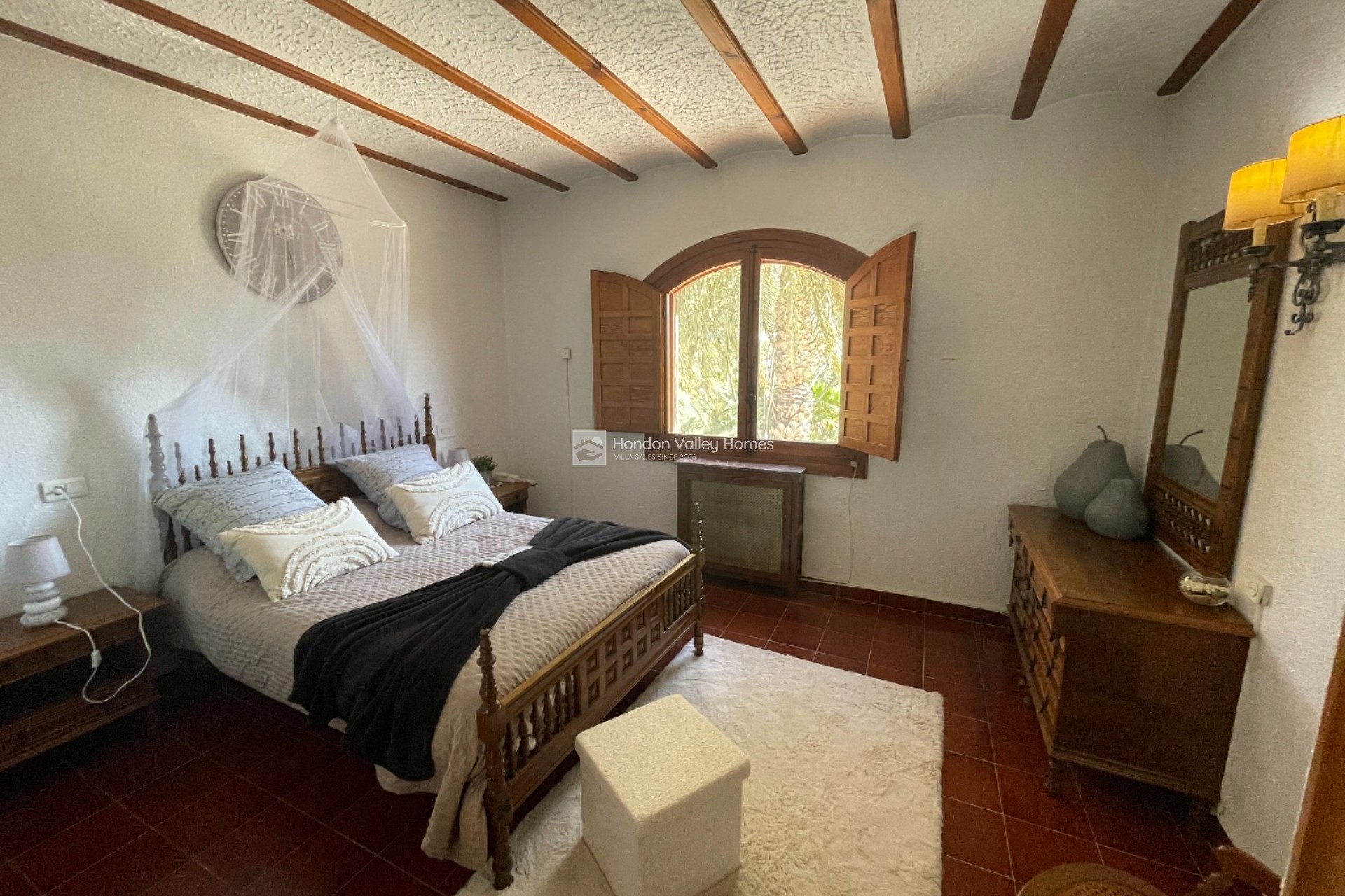 Resale - Finca / Country Property - Elda