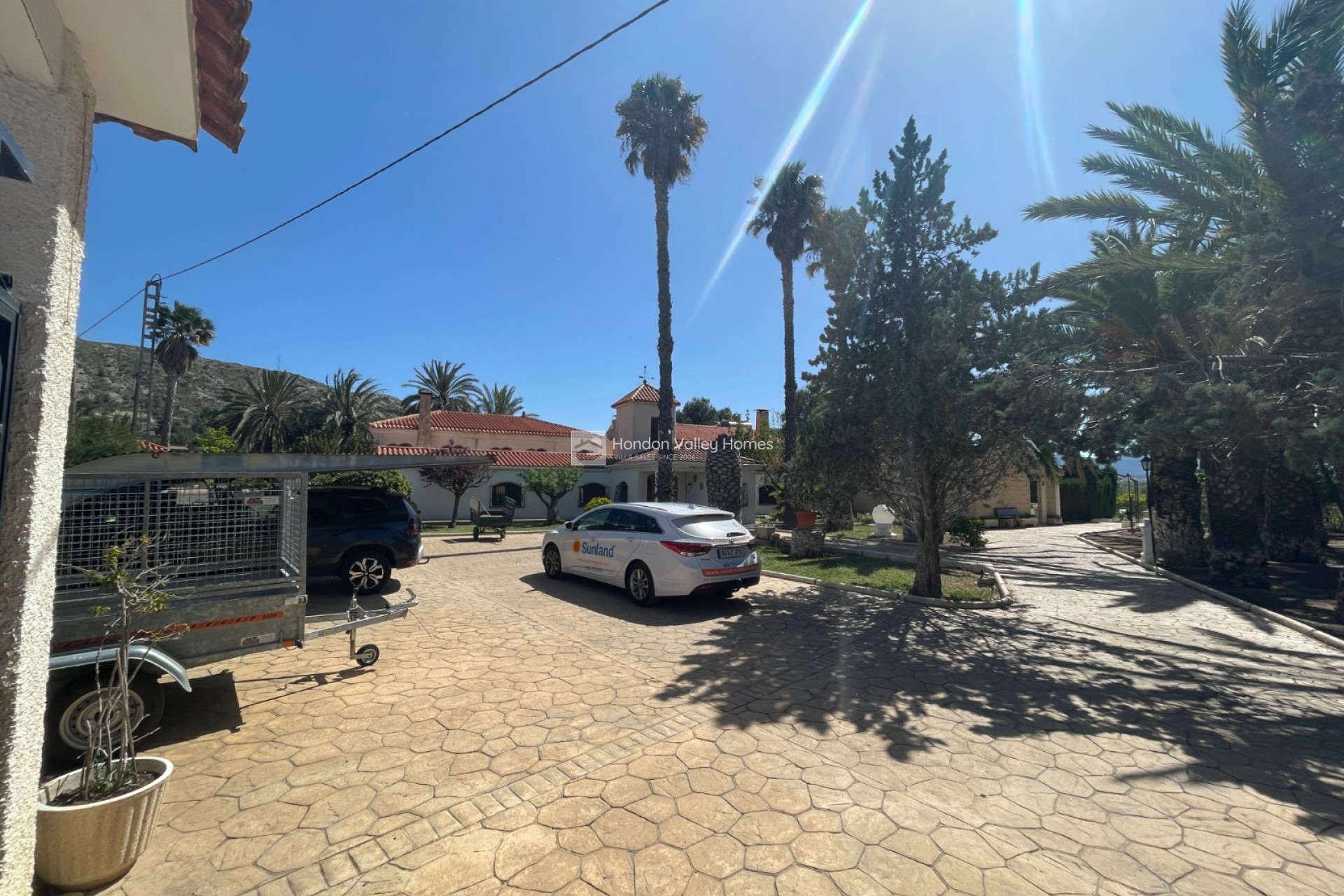 Resale - Finca / Country Property - Elda