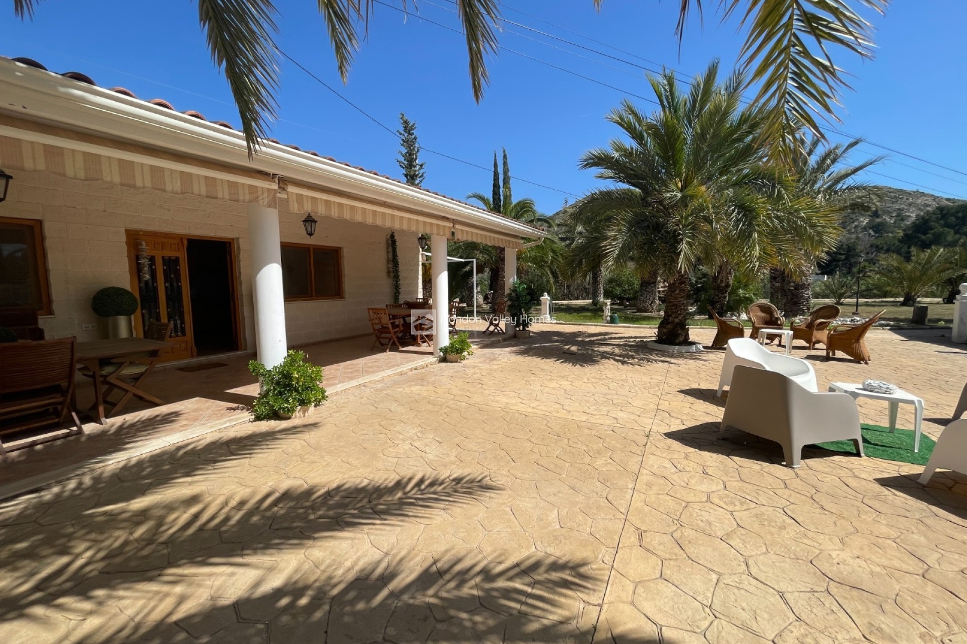 Resale - Finca / Country Property - Elda