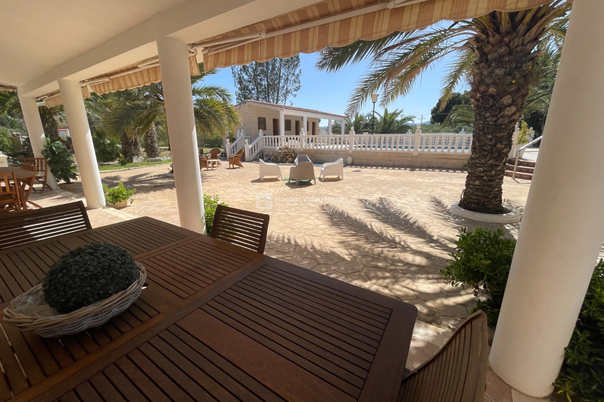Resale - Finca / Country Property - Elda
