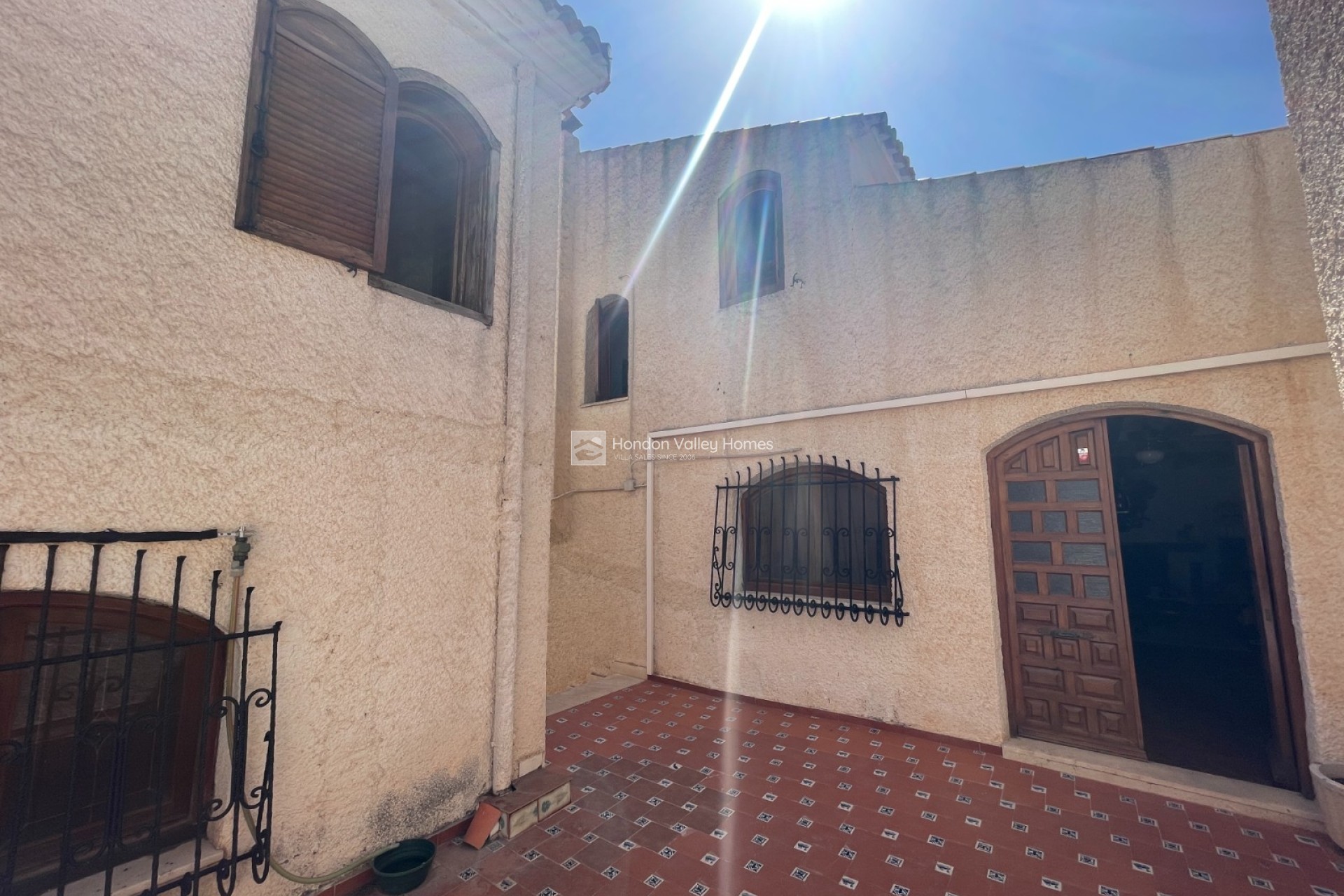 Resale - Finca / Country Property - Elda