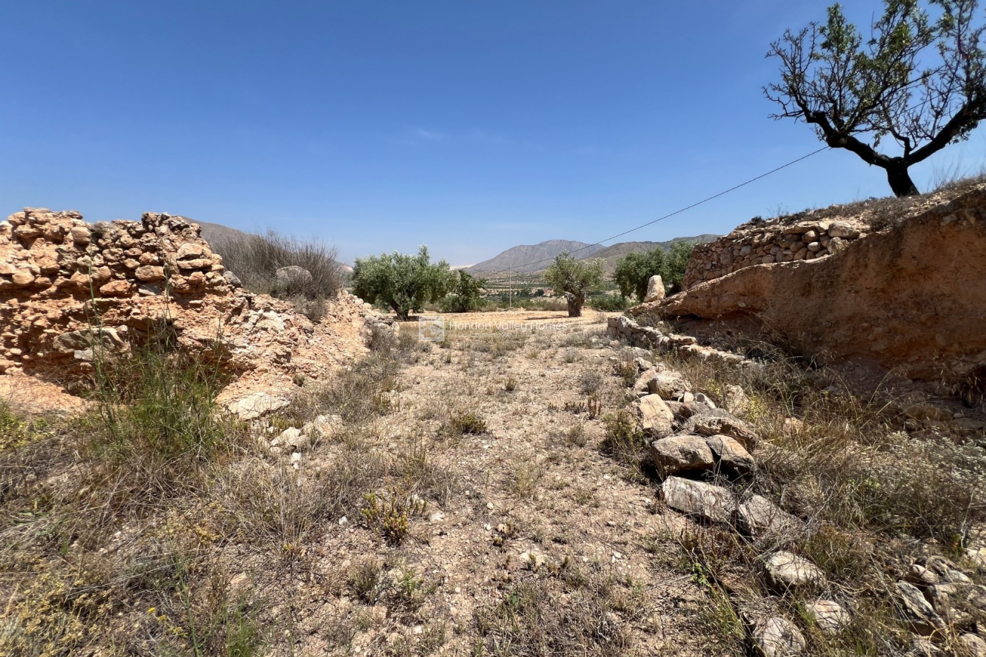 Resale - Plot - Barbarroja
