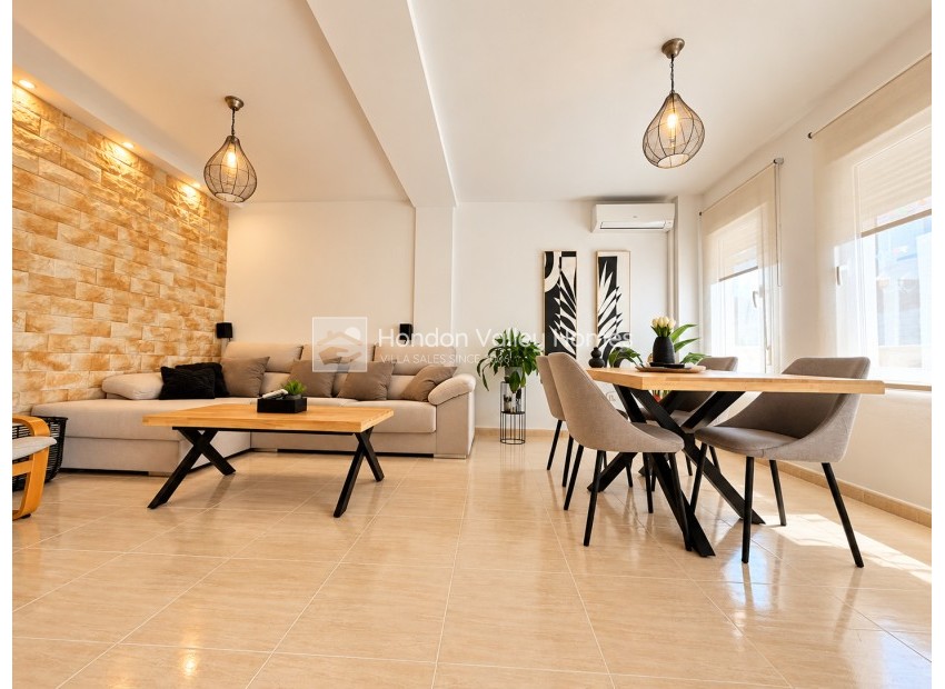 Resale - Townhouse - Daya Nueva