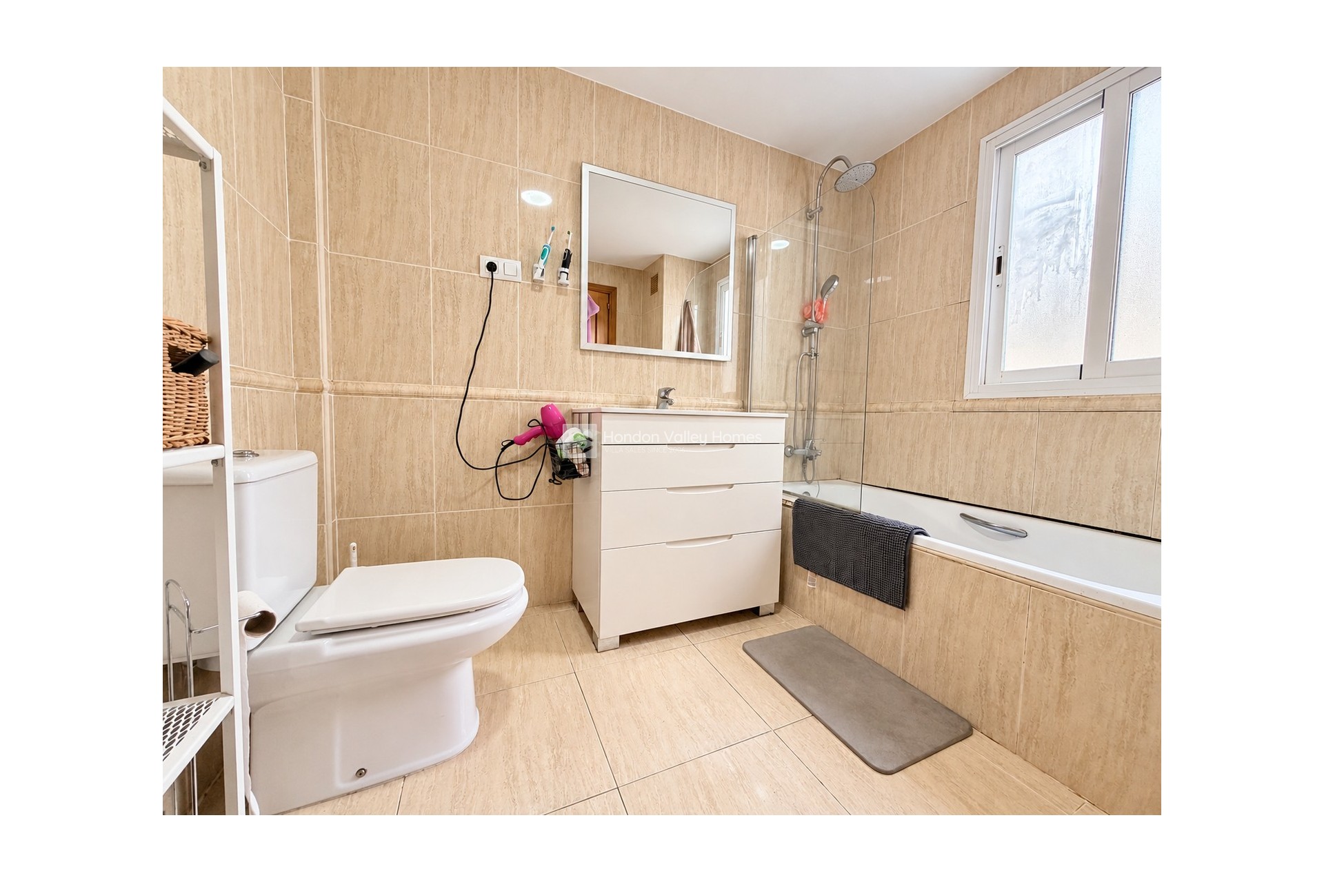 Resale - Townhouse - Daya Nueva