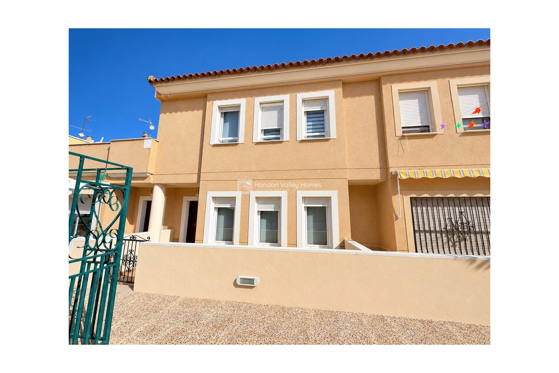 Resale - Townhouse - Daya Nueva