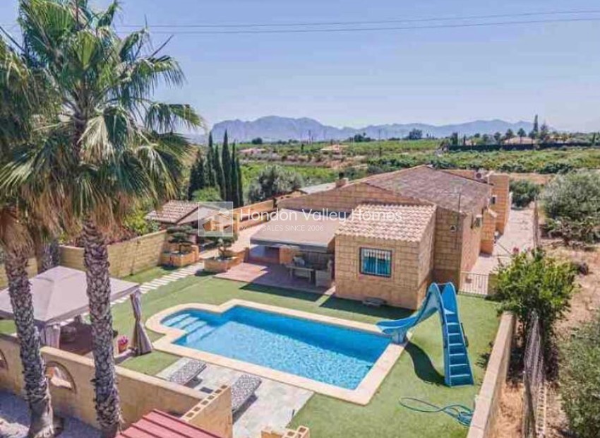 Resale - Villa - Albatera