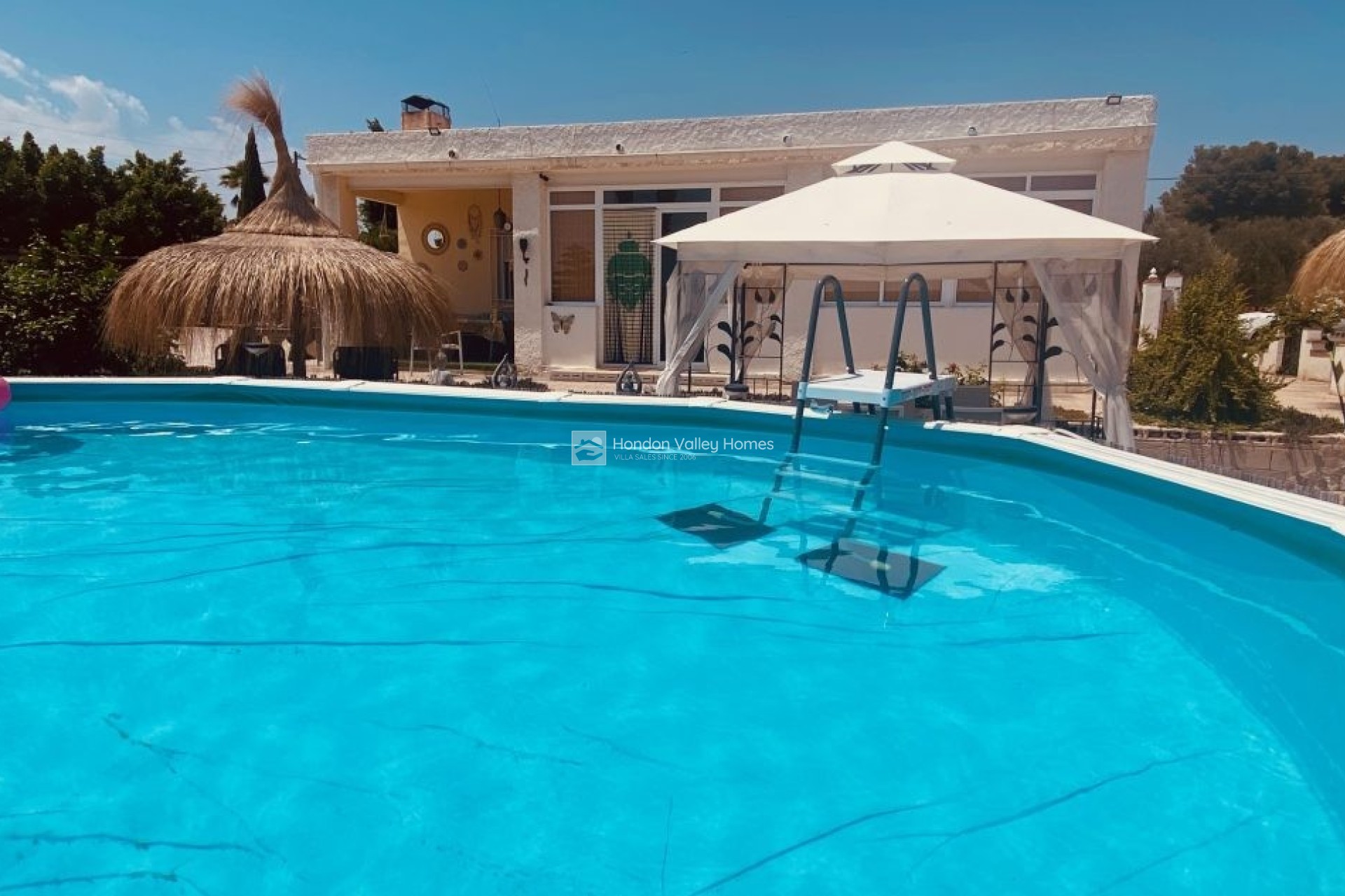 Resale - Villa - Albatera