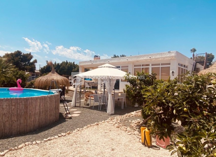 Resale - Villa - Albatera