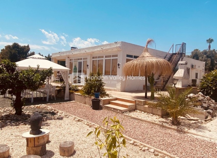 Resale - Villa - Albatera