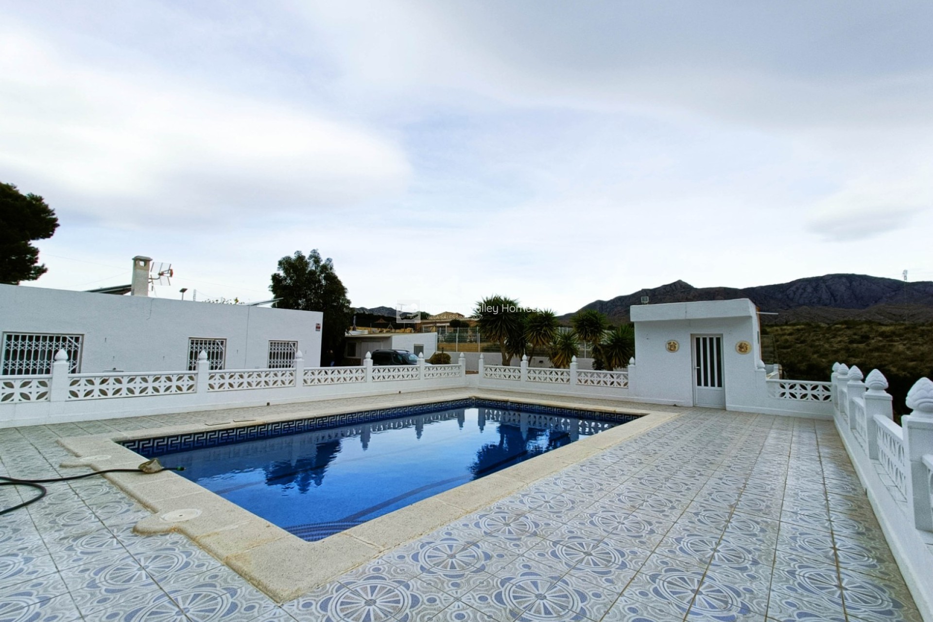 Resale - Villa - Albatera