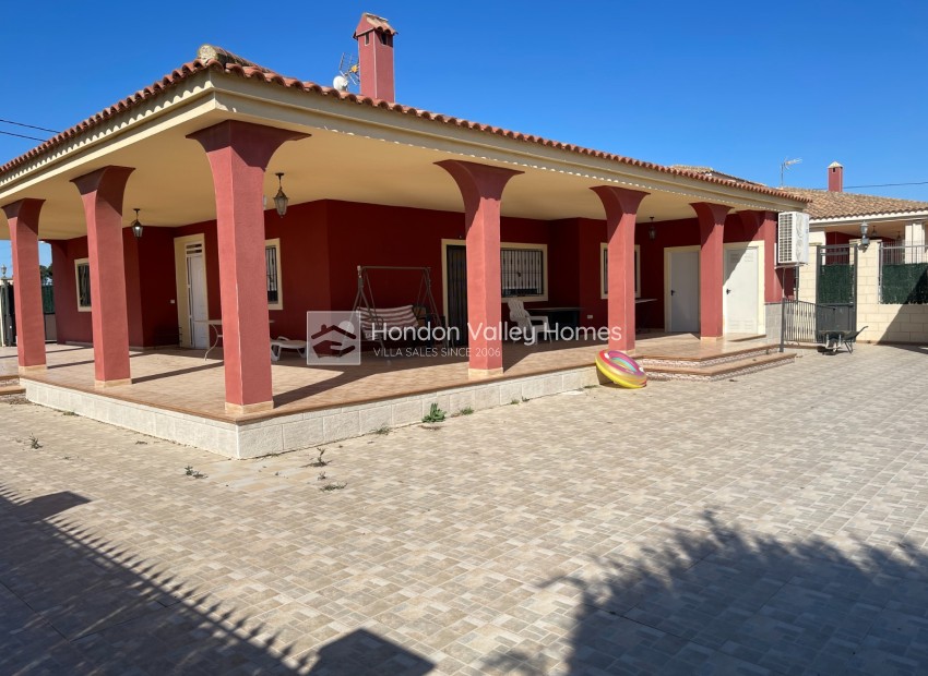 Resale - Villa - Albatera