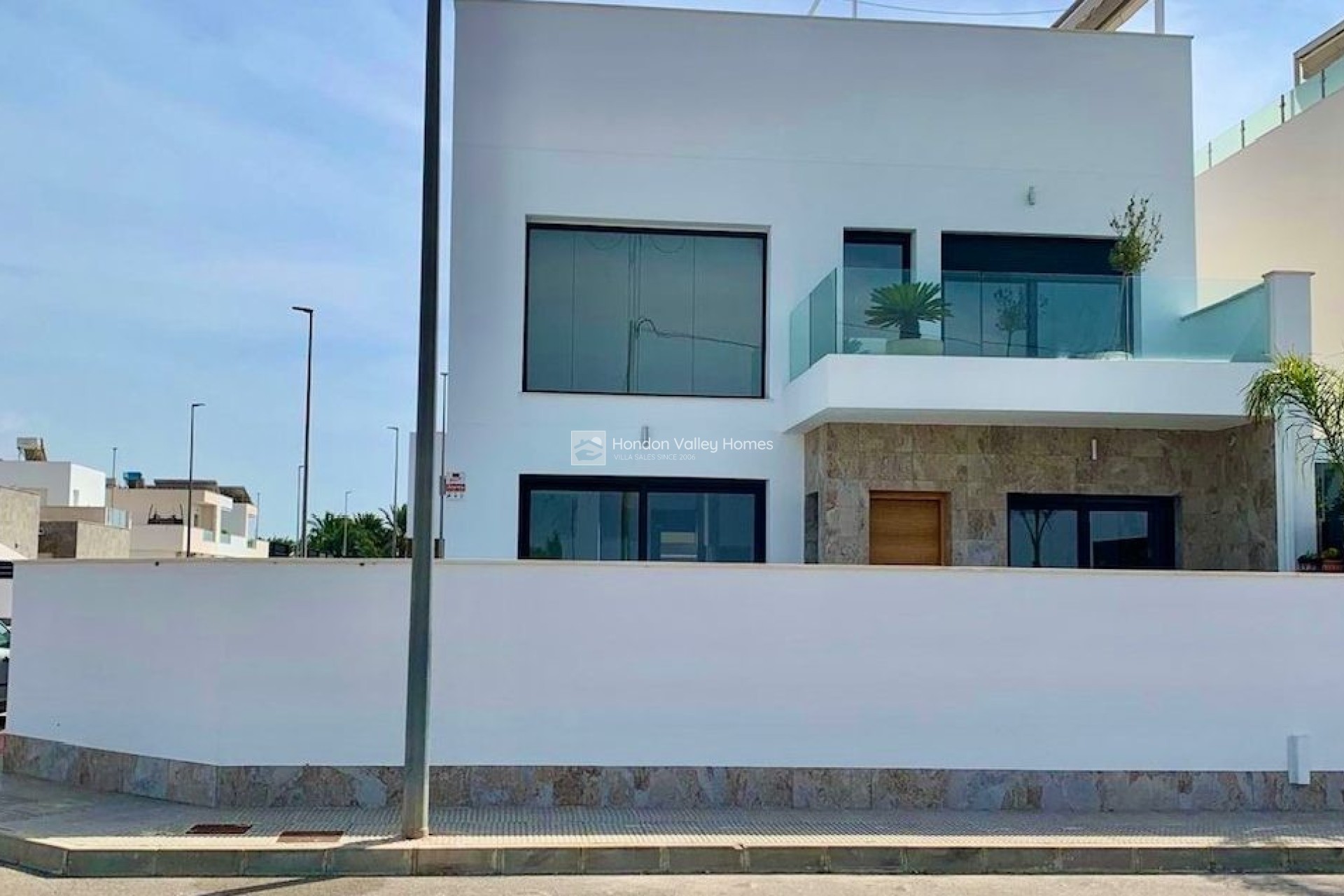 Resale - Villa - Daya Nueva