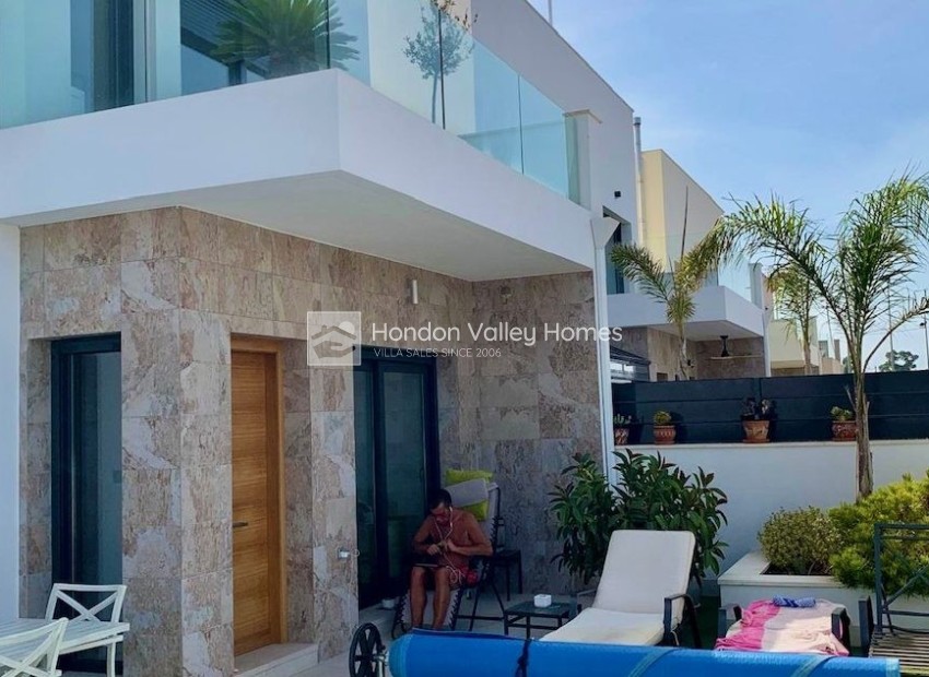 Resale - Villa - Daya Nueva
