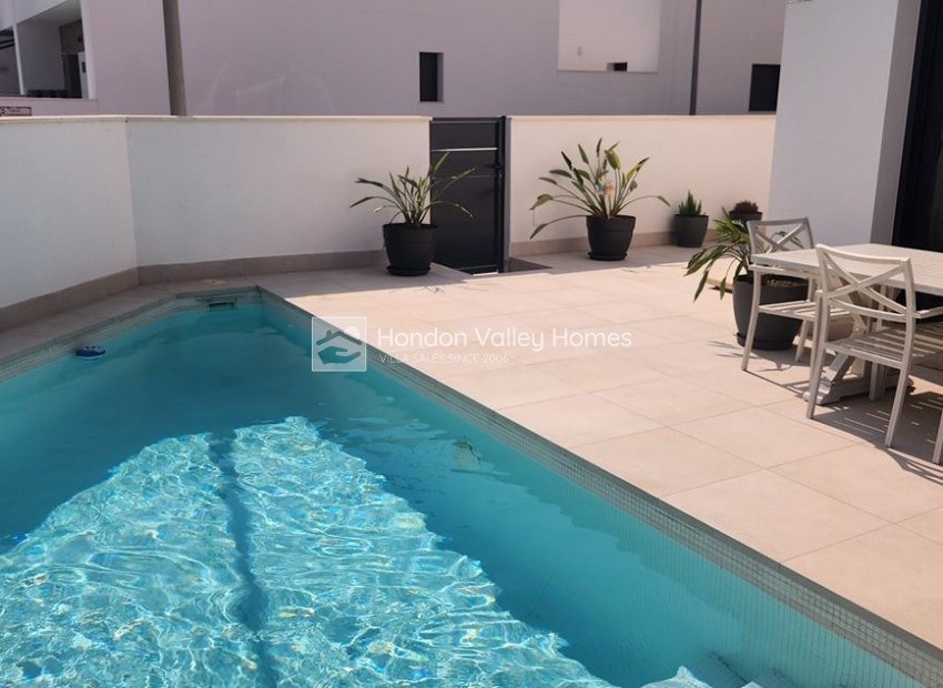 Resale - Villa - Daya Nueva