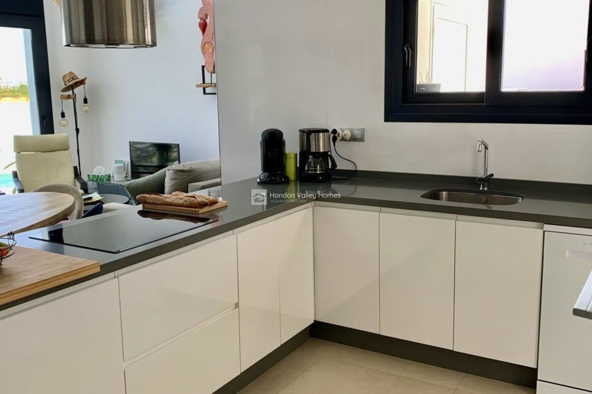 Resale - Villa - Daya Nueva