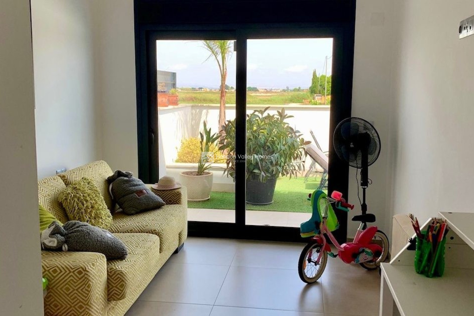 Resale - Villa - Daya Nueva