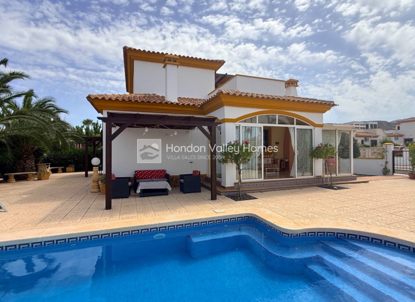 Resale - Villa - Detached - Hondón de las Nieves