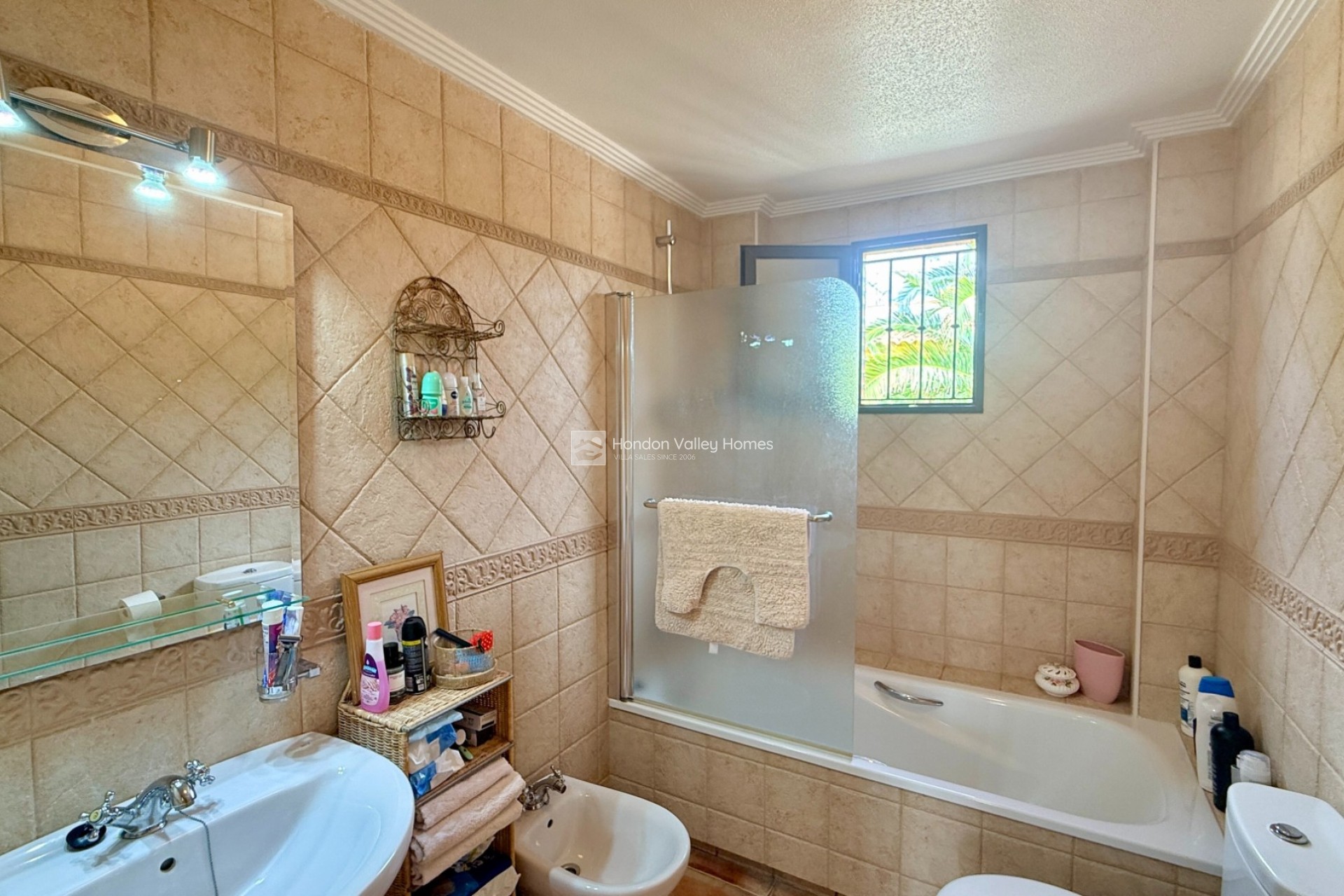 Resale - Villa - Detached - Hondón de las Nieves