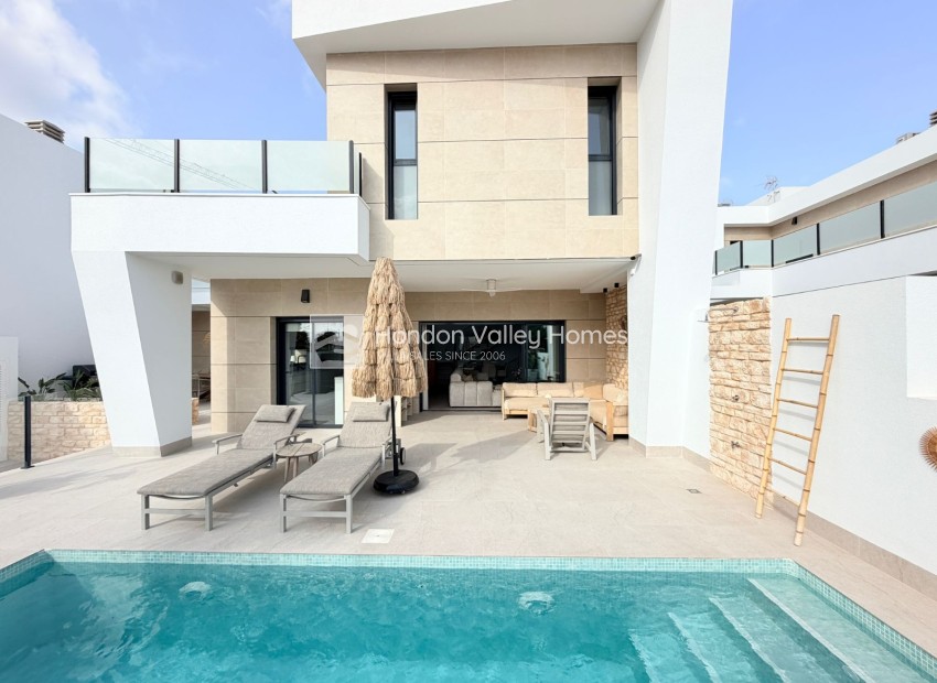 Resale - Villa * - Dolores