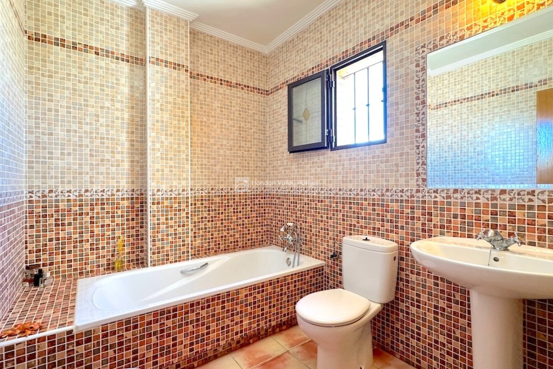 Resale - Villa - Hondón de las Nieves - La Montañosa