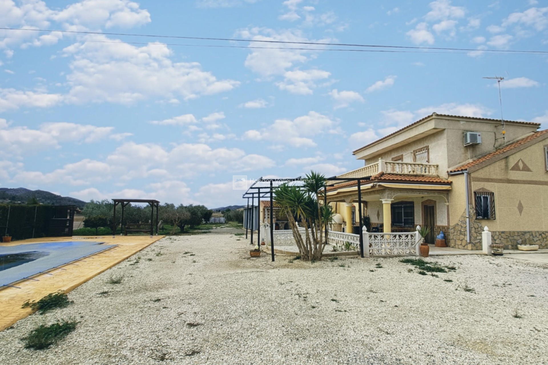 Resale - Villa - Hondón de las Nieves