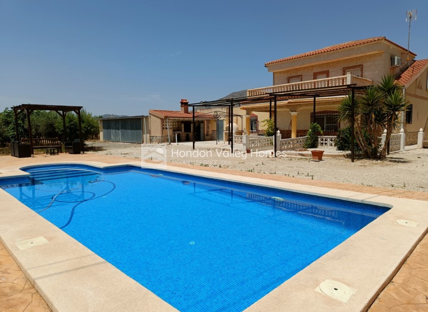 Resale - Villa - Hondón de las Nieves